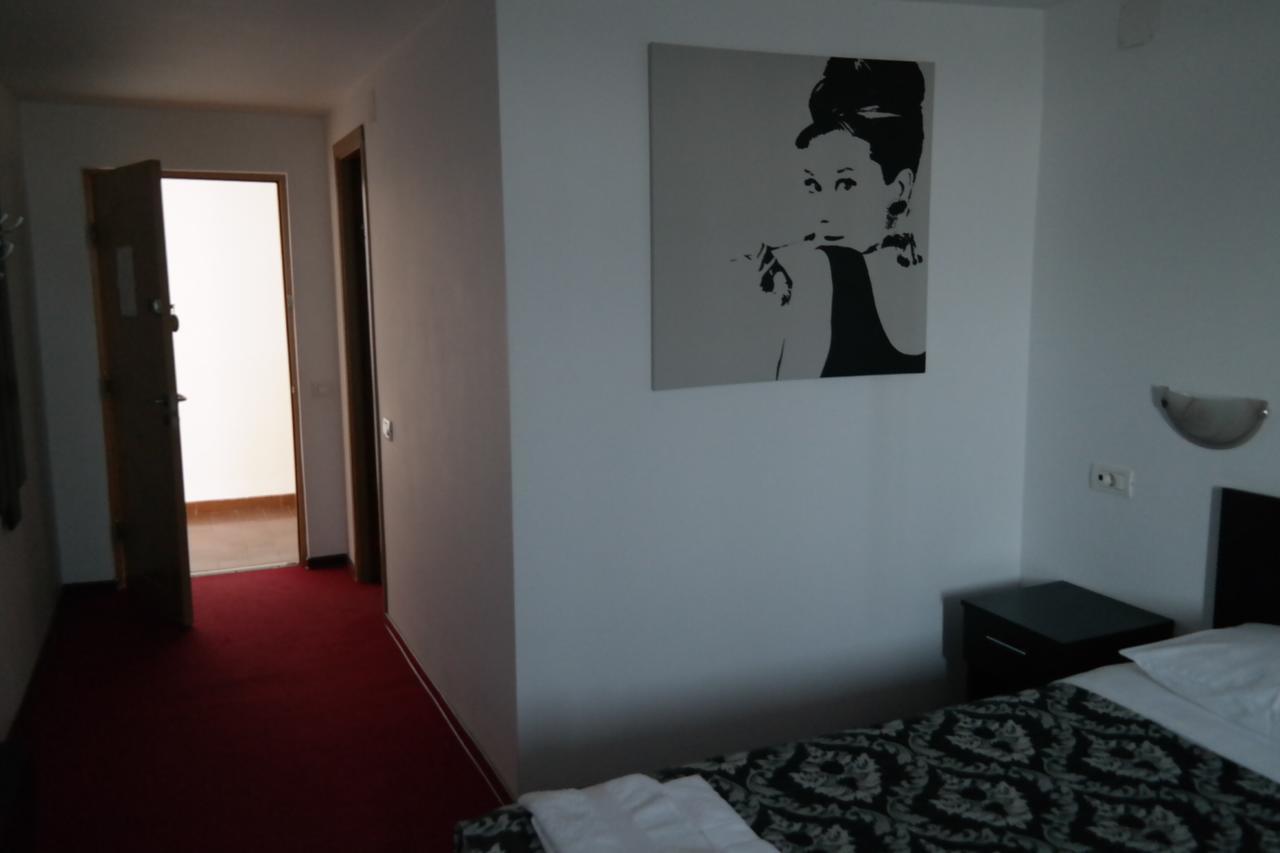 Motel Valentina Ion Roată Exteriér fotografie